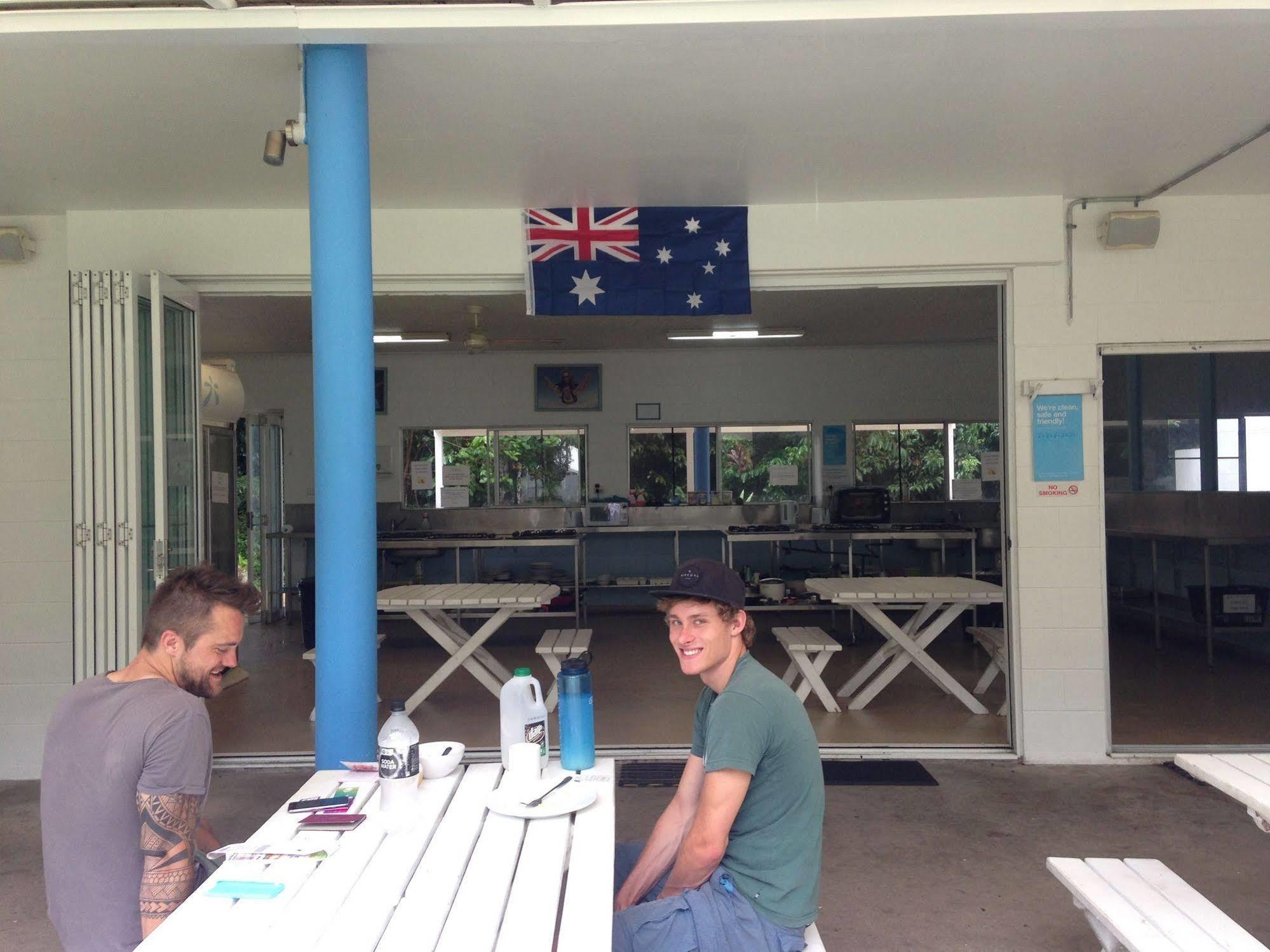 Absolute Backpackers Mission Beach Exterior foto